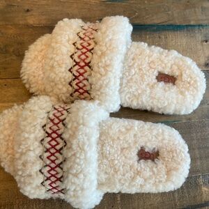 NWOT Ugg Cozetta Braided Slip Ons!